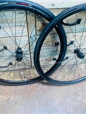 Syncros 700C Aluminum Road Bike Wheel Set Rim Brake w/ Vittoria Corsa Tires